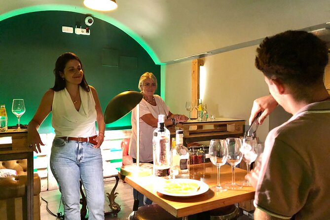 1-Hour Gin Tonics Guided Workshop with special view in Madrid - Comparing three Spanish gins and botanical styles