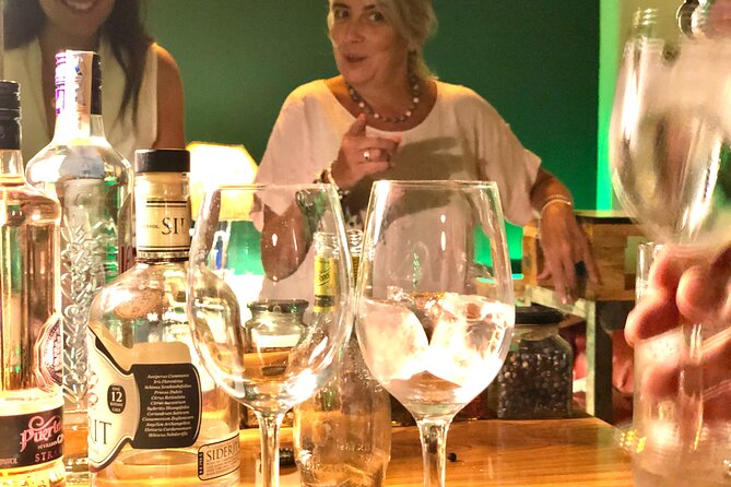 1-Hour Gin Tonics Guided Workshop with special view in Madrid - The San Miguel Market view and the indoor setting