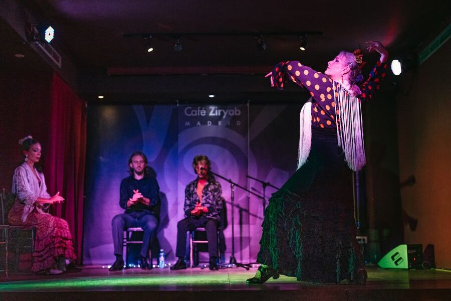 "Algarabía": Flamenco Show at Café Ziryab. Madrid - Entering the cozy tablao