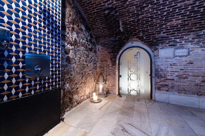 Arabian Baths and 15 min massage at Madrid's Hammam Al Ándalus - Arriving at C. de Atocha, 14