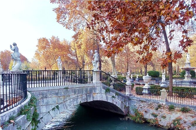 Aranjuez Essential - Crossing into the Island gardens