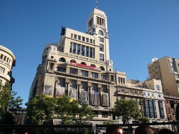 Architecture tour Gran Vía from its best rooftops 20thC - A brief stop at Museo Chicote