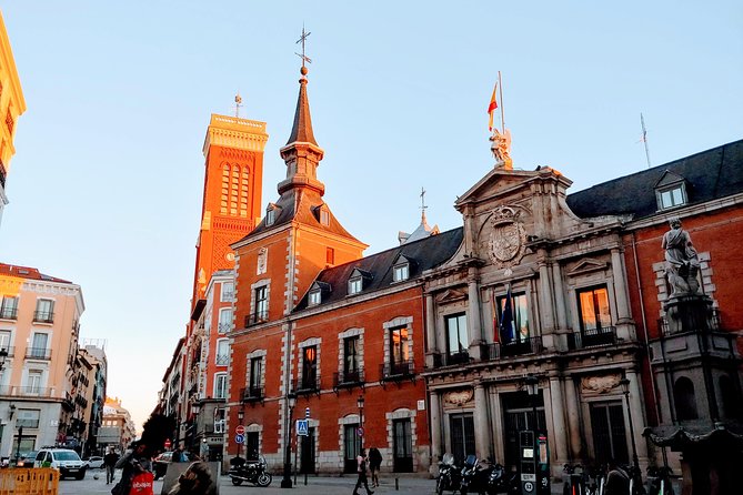 Architour through Lavapiés and Rastro with an architect - The 1930 Municipal Printing Press