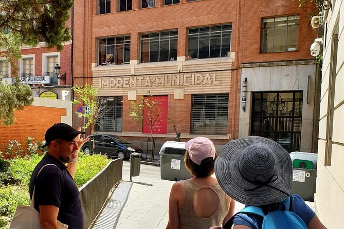 Architour through Lavapiés and Rastro with an architect - Mercado de San Fernando: tapas and practical Madrid advice