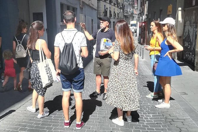 Architour through Lavapiés and Rastro with an architect - El Rastro, Sunday market or vintage shops