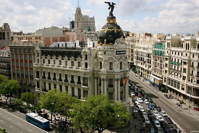 Arrival Transfer: Madrid Airport MAD to Madrid by Business Car - The short route into Madrid
