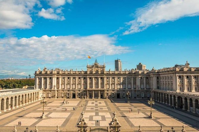 Arrival Transfer: Madrid Airport MAD to Madrid in Luxury Van - What the praise tells you, and what it does not