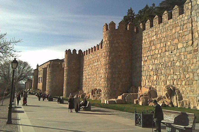 Ávila Walking Tour - Plaza Mercado Chico and the city hall