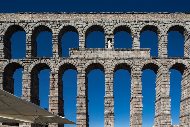 Avila with Walls and Segovia with Alcazar from Madrid - Guides and group size affect the experience
