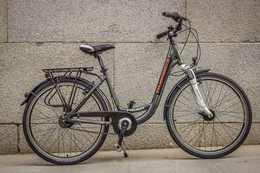 Best of Madrid: 3-Hour Guided Bike Tour in Small Groups - Bikes, pace, and practical comfort