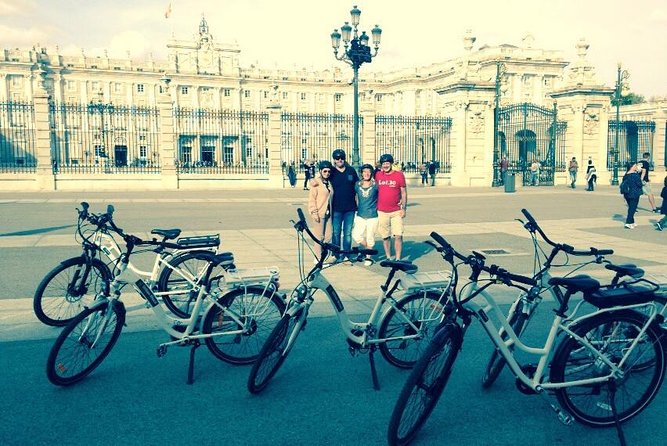 Bike Tour chasing the best Sunset in Madrid - What the guide adds to the ride