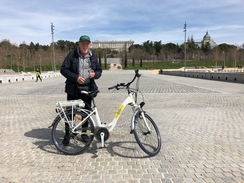 Bike Tour Through Madrid Río and Casa de Campo - Crossing seven bridges and entering Casa de Campo