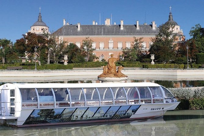 Boat cruise with guide on board + Historical City Adventure Gift - Key points at a glance