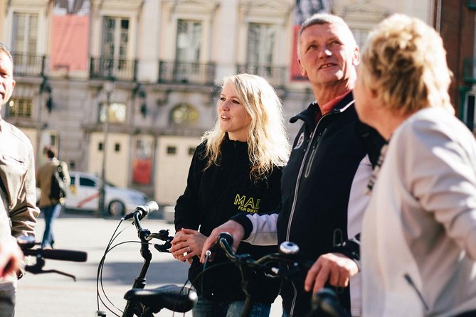 City Bike Rental with Phone Holder and Self Guided Tour - Seeing Madrid beyond the main attractions