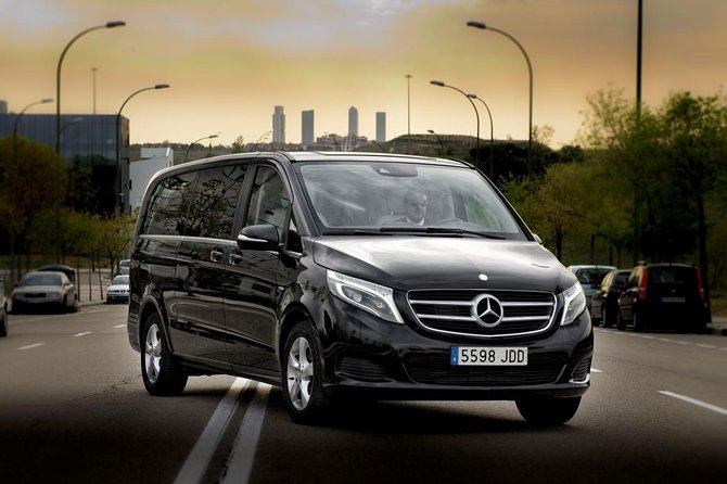 Departure Private Transfer from Madrid to MAD Airport by Van - The Mercedes van and the six-person limit