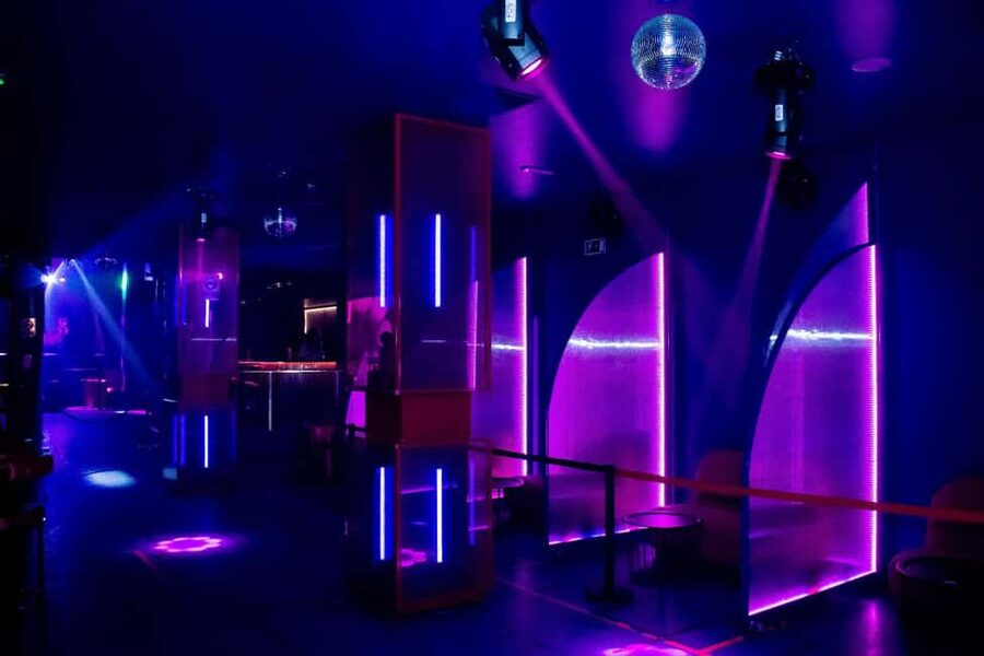 Disco night at Samsara, calle de la Cruz, 7, Madrid - Reggaeton, changing themes, and the sound system