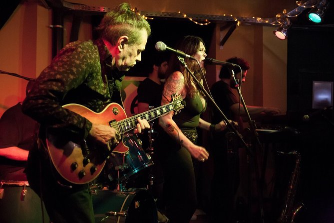 Discover Madrid's Live Music Scene - The group size and walking pace
