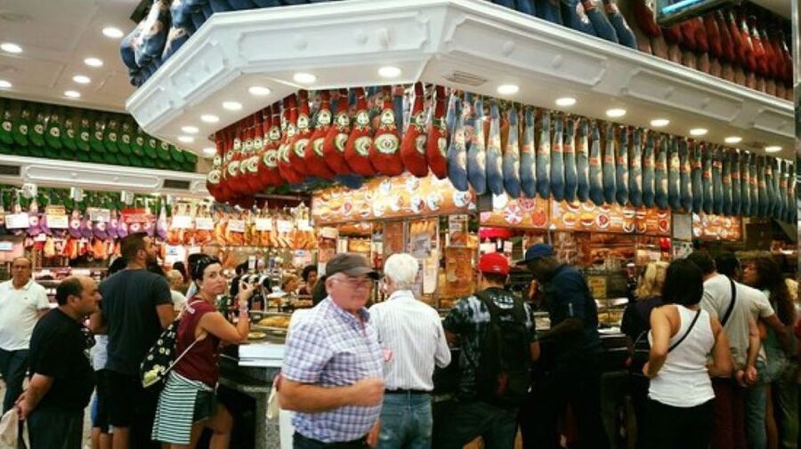 Discover the best "Wines and Tapas in Madrid". - Stop four: Torrezno in La Latina