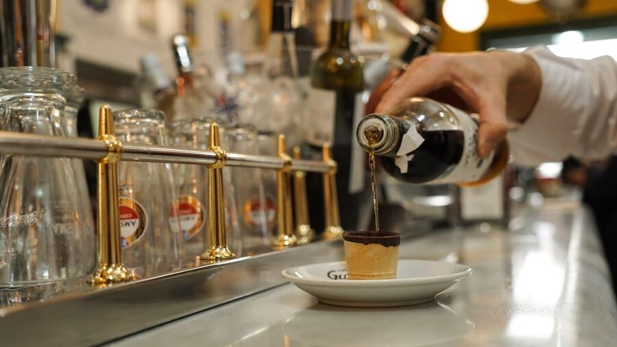 Discover the best "Wines and Tapas in Madrid". - The Madrid sights between the bites