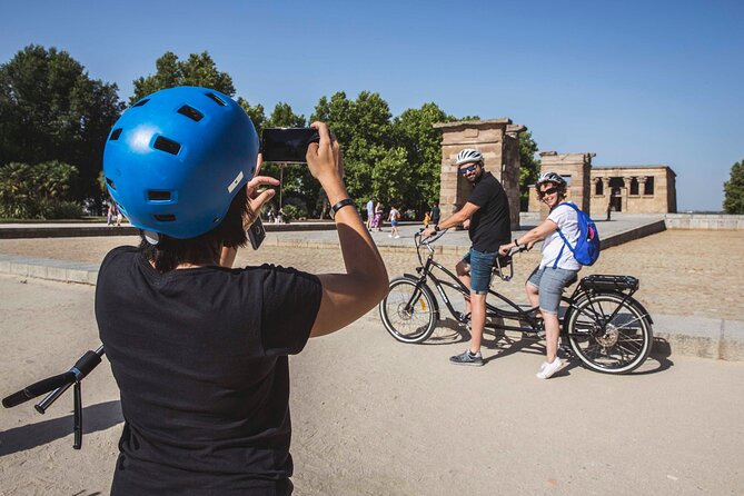 EBike Tour Madrid Río Park and Casa de Campo insights Small group - Entering Casa de Campo and reaching the lake