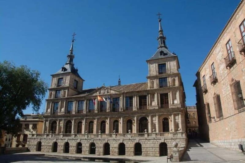 English Tour - “TOLEDO 3 CULTURES” ⭐⭐⭐⭐⭐ - Plaza del Ayuntamiento and Toledo Cathedral