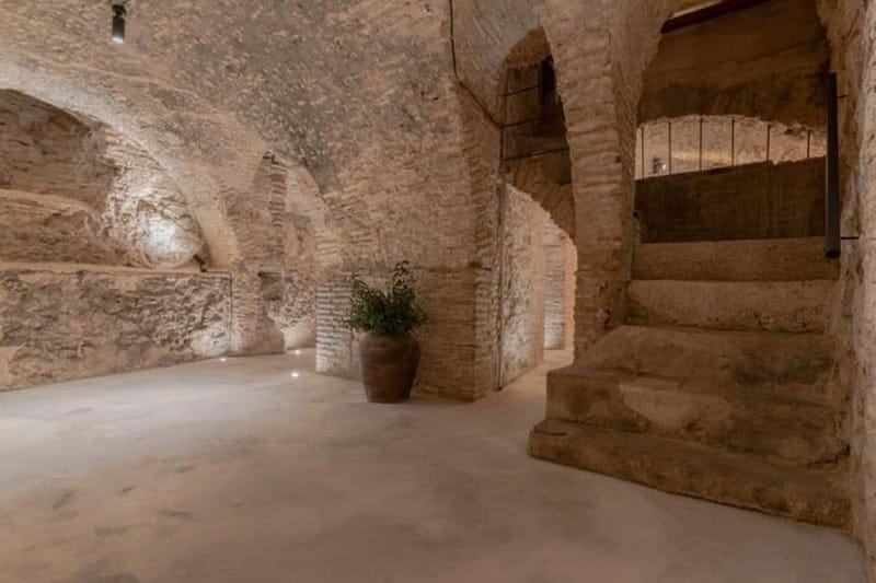English Tour “TOLEDO ALL IN ONE” - Casa Rodrigo de la Fuente and the Roman caves