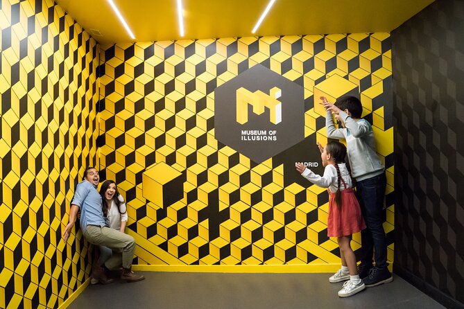 Entrance to the Museum of Illusions Madrid - Key points to know before you go
