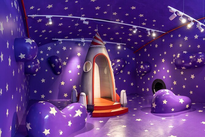 Entrance to the Sweet Space Museum in Madrid - Entering the 11 rooms on two floors