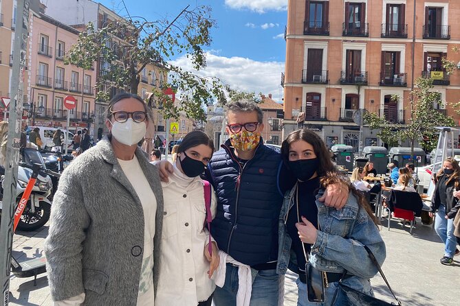 Escape game Madrid, chase the killer - The role of Paula, María, Inés, and Isa