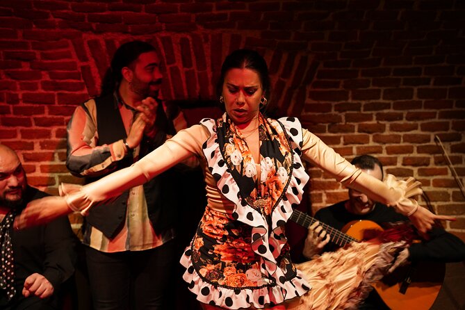 Essential Flamenco: Pure Flamenco Show in the Heart of Madrid - Finding the venue and planning your evening