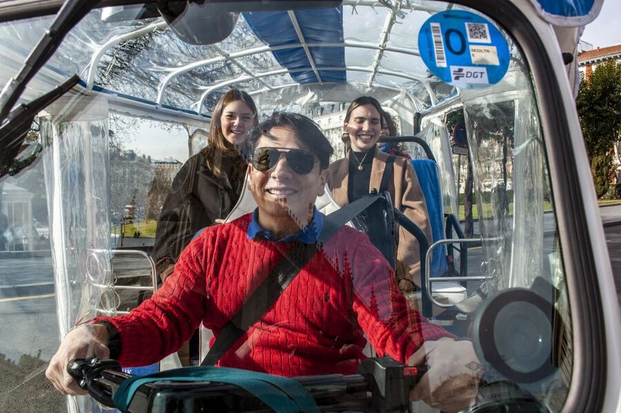 Explore Madrid’s Top Sights on an Electric Tuk-Tuk Tour - Starting at the VIPS tourist bus stop