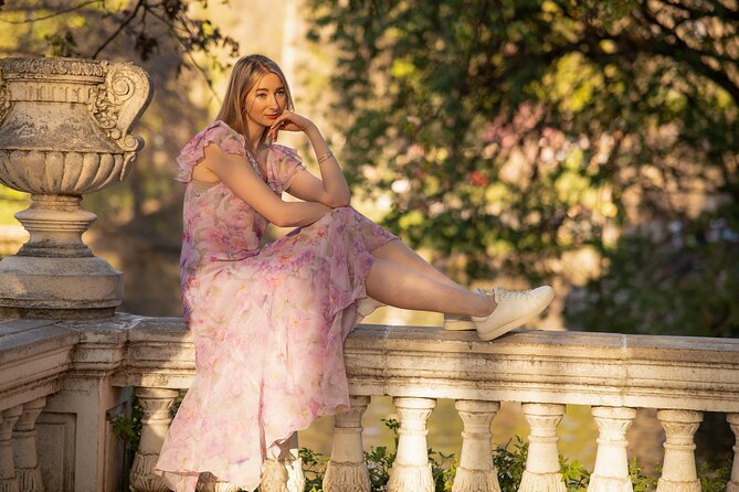 Flying Dress Photoshoot in Madrid - Plaza de España: a wide opening frame
