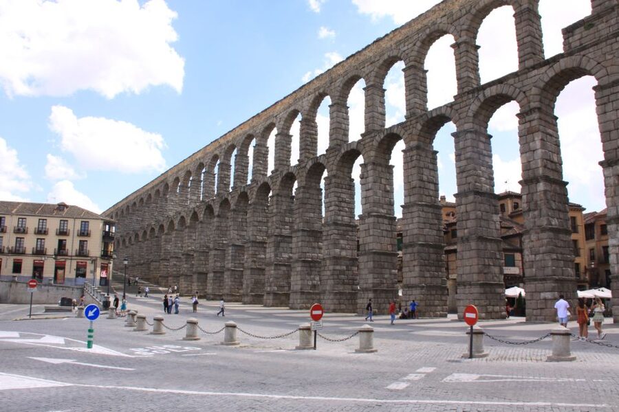 From Madrid: Avila and Segovia Full-Day Tour - The included Ávila break