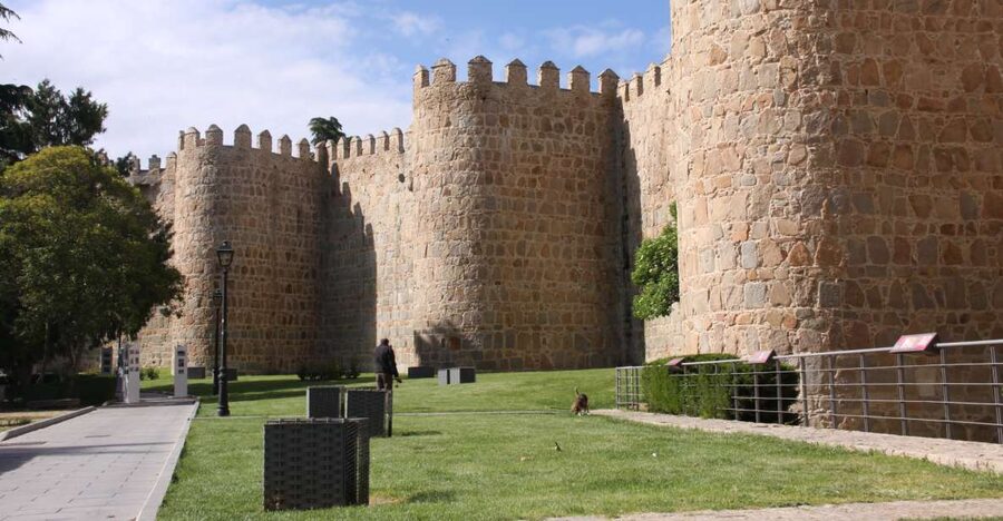 From Madrid: Avila and Segovia Full-Day Tour - Ávilas medieval walls and quiet old center