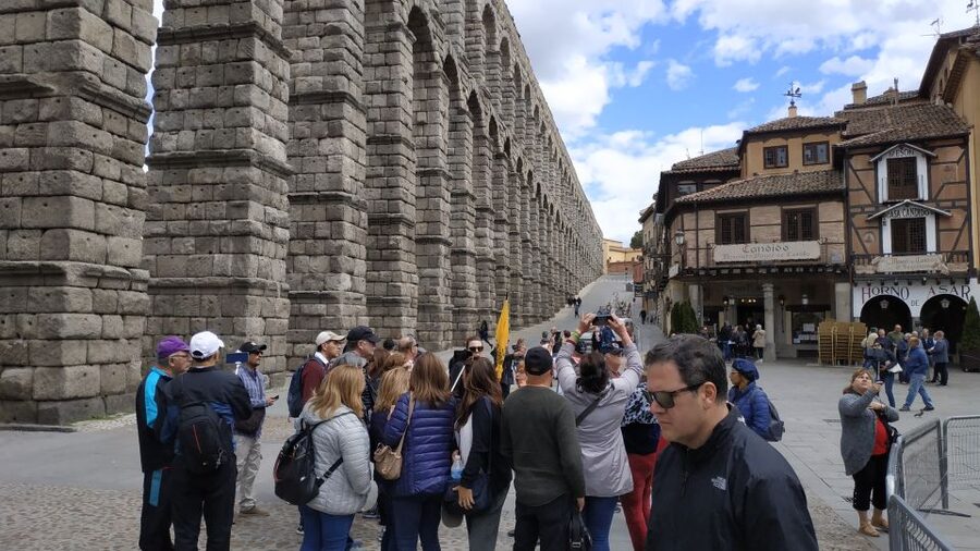 From Madrid: Ávila and Segovia Guided Day Trip - The bus ride and lunch decision