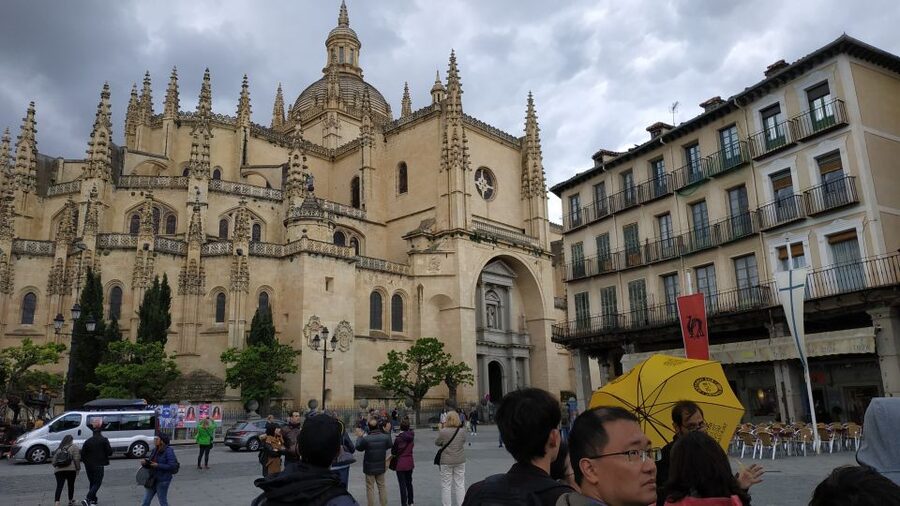 From Madrid: Ávila and Segovia Guided Day Trip - The cathedral, Plaza Mayor, and Alcázar
