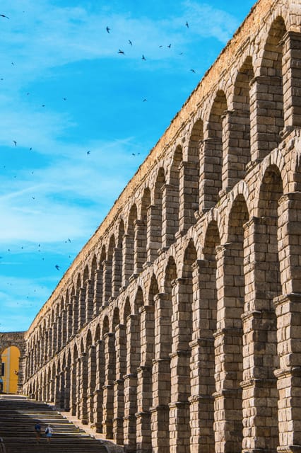 From Madrid: Ávila and Segovia Guided Day Trip - Bilingual guiding and group size