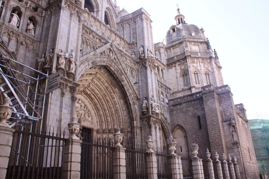 From Madrid: Day Trip to Toledo with Local Guide - A 90-minute walk through the old center