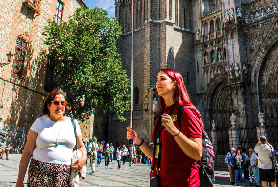 From Madrid: Guided Day Trip to Chinchon, Aranjuez & Toledo - Walking through Toledo’s old center