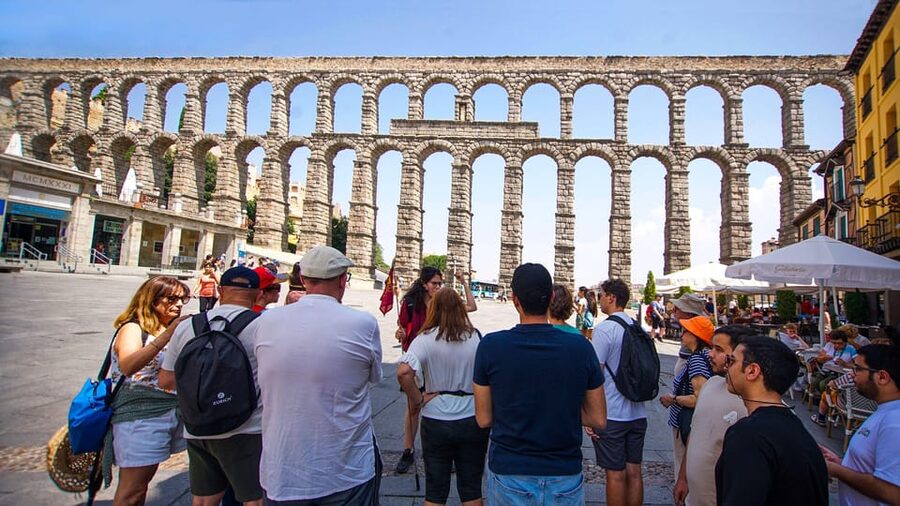 From Madrid: Guided Day Trip to Segovia, optional Alcázar - A one-hour walk through the old center