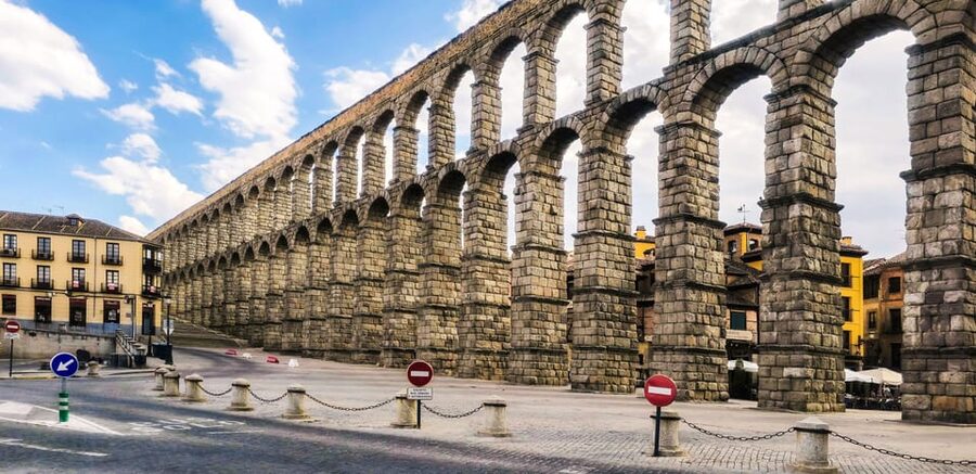 From Madrid: Guided Day Trip to Segovia, optional Alcázar - The Alcázar option and its medieval rooms