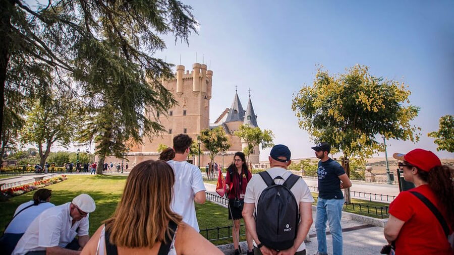 From Madrid: Guided Day Trip to Segovia, optional Alcázar - The coach ride and the long day