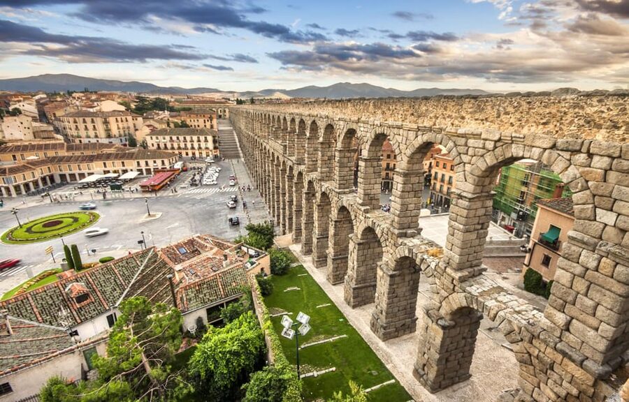 From Madrid: History and Charm of Segovia Full-Day Tour - The Roman Aqueduct gives Segovia its wow moment