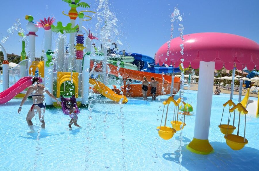From Madrid: Parque Warner Beach Water Park & Transport - Key points to know before you book