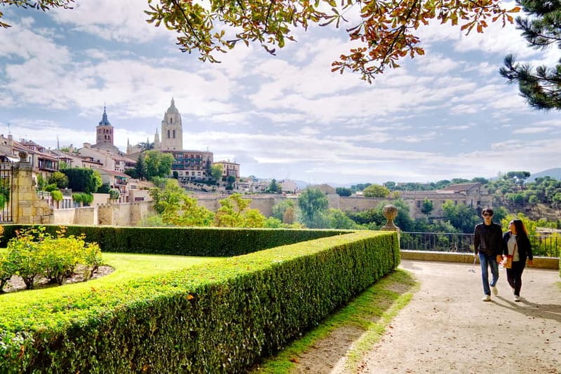 From Madrid: Segovia Guided Afternoon Tour - Casa de los Picos and Segovia’s old streets