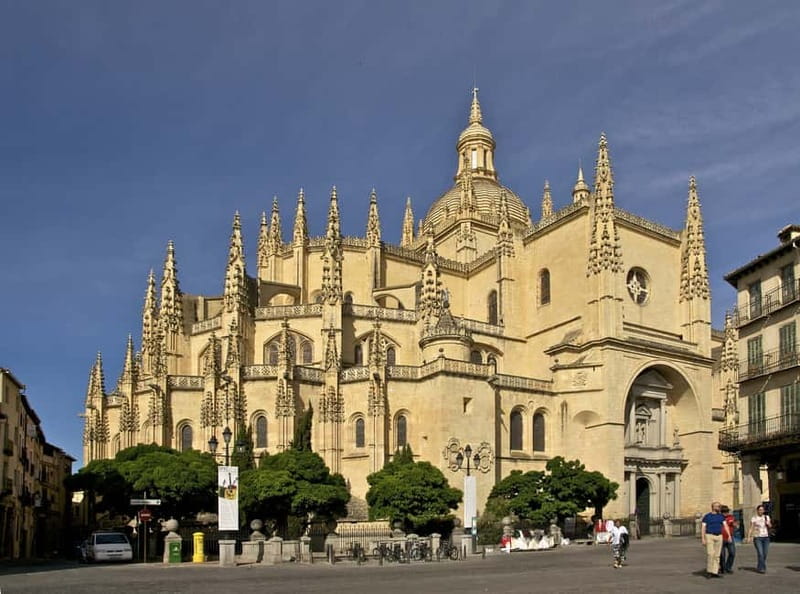 From Madrid: Segovia Guided Afternoon Tour - Plaza de Medina del Campo and San Martín Church