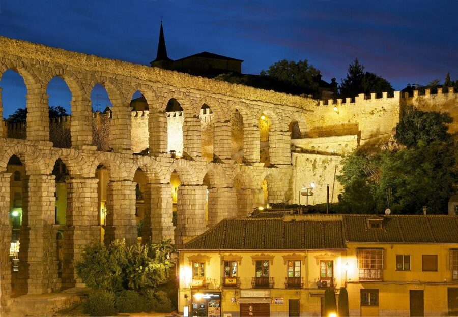 From Madrid: Segovia Highlights Private Half-Day Tour - Meeting Segovia at the Roman Aqueduct