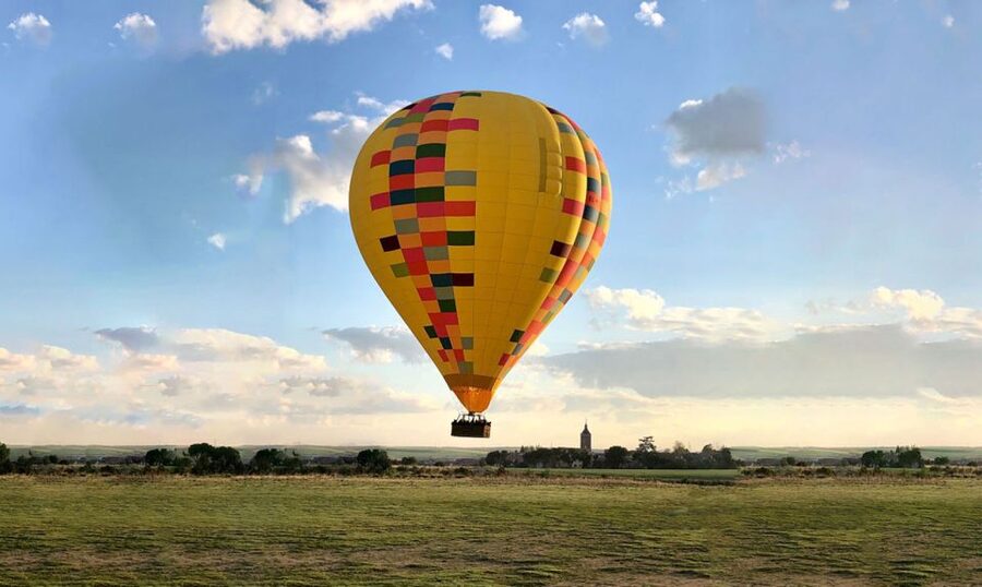 From Madrid: Segovia Hot Air Balloon - Watching the balloon come to life