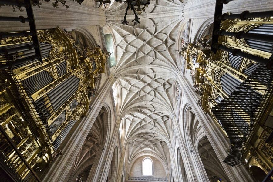 From Madrid: Segovia & La Granja Private Full-Day Tour - Leaving Madrid for two royal towns