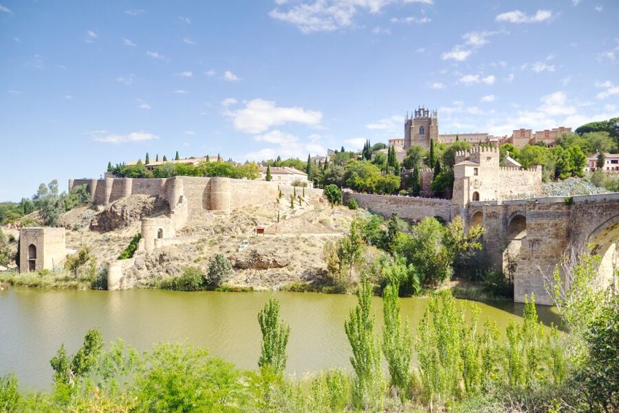 From Madrid: Toledo and Segovia Guided Day Trip - Two legendary towns, one demanding day